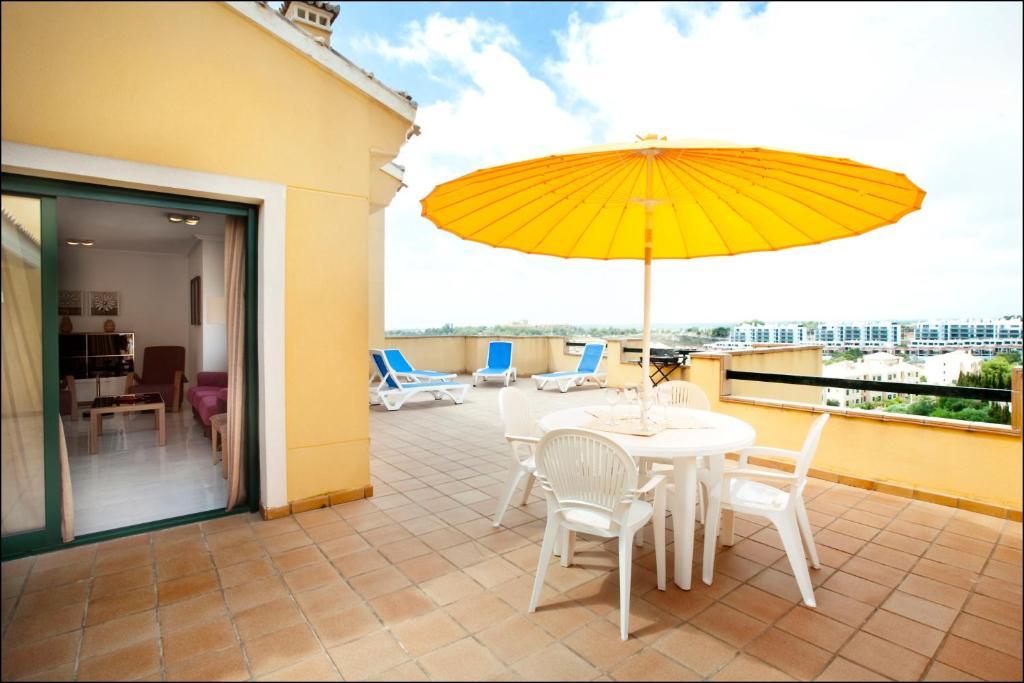 Apartamentos Lomas De كامبوامور الغرفة الصورة