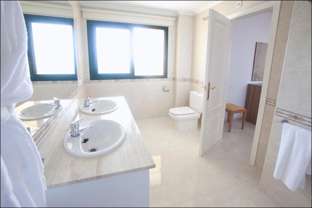 Apartamentos Lomas De كامبوامور الغرفة الصورة